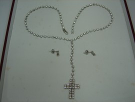 流當品拍賣 造型 9克拉 十字架 K金 鑽石套鏈 含耳環